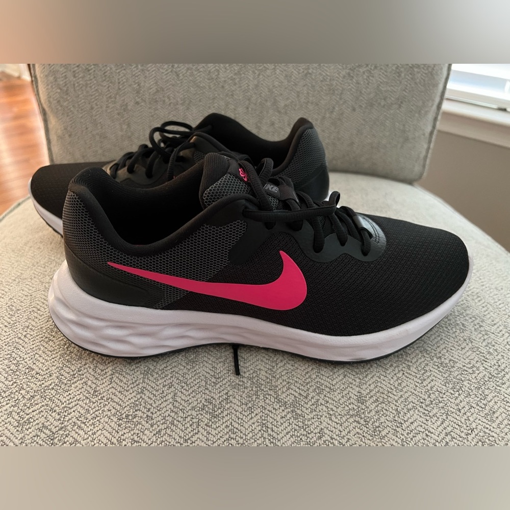 Women’s Nike sneakers